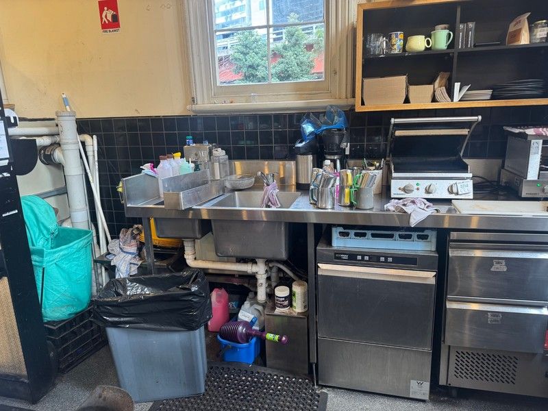 House of Cards Café – Commercial Kitchen Before Defit