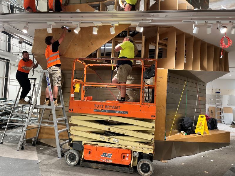 Wall panelling dismantling